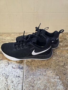 Nike Women's Zoom HyperAce 2 volleyball shoes. Size 7